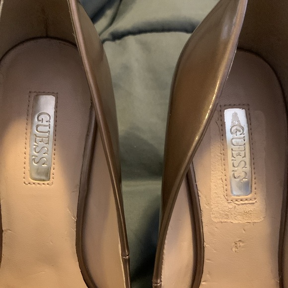 Guess gold pumps, beautiful size 7 1/2 - Picture 6 of 7